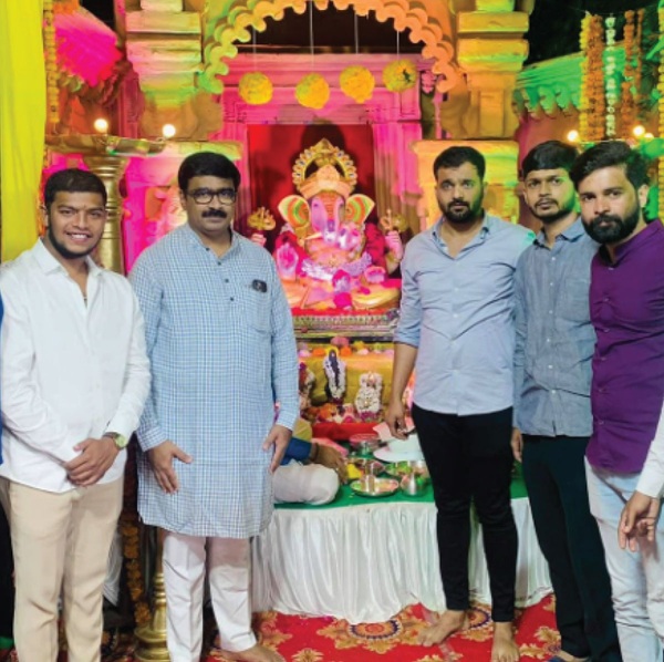 Visited Hon. Vinod Patil Saheb’s Devgiri residence to extend Ganeshotsav greetings, joined by Atique Motiwala, Vishal Satav Patil, Akshay Shinde Patil, Prakash Lole, and athlete Onkar Paigude.