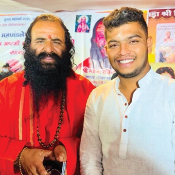 Had the honor of meeting Shrimant Ravindra Puri Maharaj, President of the Akhada Parishad, and received his blessings and good wishes.
